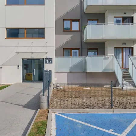 Apartment Spacious Family With Free Garage By Renters *