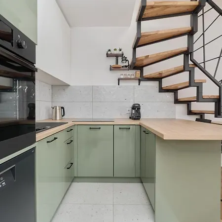 Apartment Spacious Family With Free Garage By Renters *