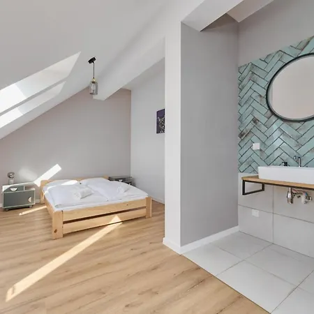 Apartment Spacious Family With Free Garage By Renters *